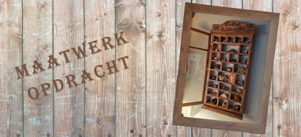 Een kleine houten vitrinekast voor een stenen verzameling