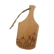 Kleine houten snijplank van eikenhout met herfstprint