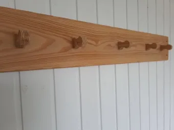 houten kapstok van lariks hout sfeerimpressie
