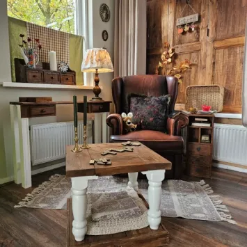 Sfeerimpressie kleine houten meubels